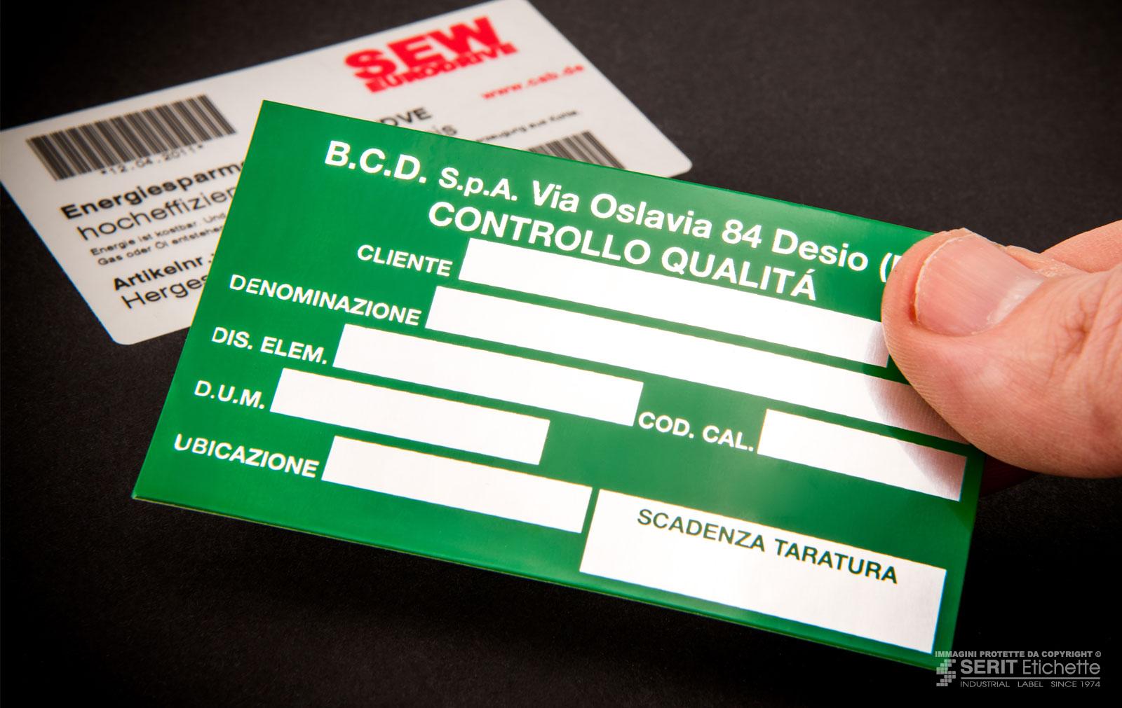 Le etichette per inventario sono ideali per marcatura dei macchinari, identificazione dei cespiti, beni aziendali come arredi, attrezzature d’ufficio.